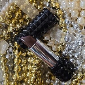 OG KVD lip stick in the shade Piaf